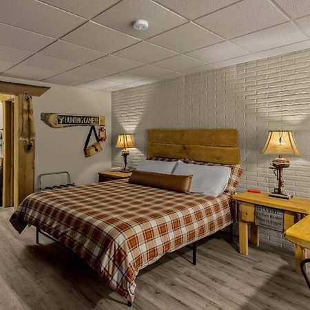 Stonegate Lodge King Bed, Wifi, 50In Roku Tv, Salt Water Pool Room #108 Eureka Springs Extérieur photo